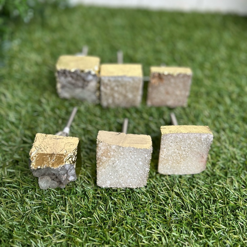 Geode Crystal Drawer Cabinet Furniture Pulls
Knobs
 Decorative Cubes = 6 NEW